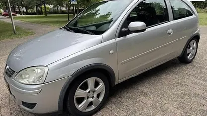 Grijs Gebruikt 2004 Opel Corsa Hatchback | € 1.250 (Eerlijke prijs)