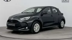 Zwart Gebruikt 2024 Toyota Yaris Hybrid Active Hatchback | € 23.445 (Eerlijke prijs)