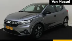 Grijs Gebruikt 2025 Dacia Sandero Expression Hatchback | € 22.935 (Goede deal)