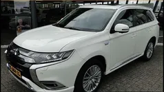 Wit Gebruikt 2021 Mitsubishi Outlander P-HEV Intense+ SUV | € 25.945 (Eerlijke prijs)