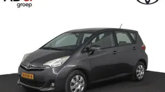 Grijs Gebruikt 2011 Toyota Verso-S MPV | € 8.950 (Eerlijke prijs)