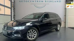 Zwart Gebruikt 2023 VW Passat Business Stationwagen | € 24.999 (Goede deal)