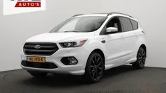 Wit, metallic lak Gebruikt 2017 Ford Kuga ST-Line SUV | € 13.445 (Eerlijke prijs)