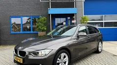 Bruin, metallic lak Gebruikt 2014 BMW 316 Executive Stationwagen | € 12.945 (Eerlijke prijs)