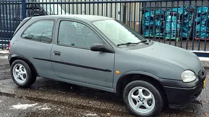 Grijs Occasion 1998 Opel Corsa Hatchback | € 895 (Eerlijke prijs)