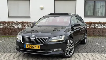 Zwart Gebruikt 2016 Skoda Superb Business Line Stationwagen | € 12.950 (Eerlijke prijs)
