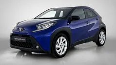 Blauw metallic Gebruikt 2022 Toyota Aygo Play Hatchback | € 19.445 (Eerlijke prijs)