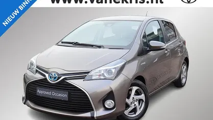 Grijs Occasion 2019 Toyota Yaris Hybrid Trend Hatchback | € 15.499 (Goede deal)