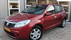 Rood Gebruikt 2009 Dacia Sandero Ambiance Hatchback | € 3.998 (Eerlijke prijs)