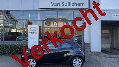 Zwart Gebruikt 2024 Toyota Aygo X Play SUV | € 17.995 (Eerlijke prijs)