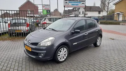Gebruikt 2007 Renault Clio II Rip Curl Hatchback | € 1.795 (Eerlijke prijs)