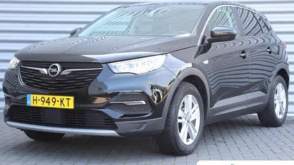 Zwart Occasion 2020 Opel Grandland X Innovation SUV | € 18.895 (Eerlijke prijs)