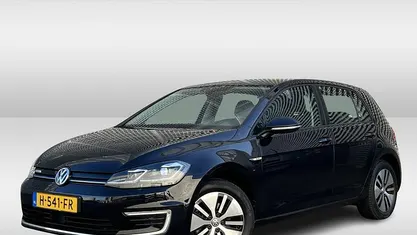 Zwart (metallic) Occasion 2020 VW e-Golf Hatchback | € 13.450 (Super prijs)