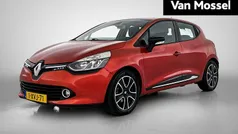 Rood Gebruikt 2014 Renault Clio IV Dynamique Hatchback | € 9.735 (Eerlijke prijs)