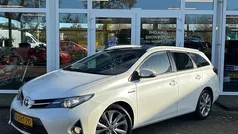 Wit (parellak) Gebruikt 2013 Toyota Auris Touring Sports Stationwagen | € 10.000 (Eerlijke prijs)