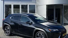 Zwart Gebruikt 2021 Lexus UX 250h SUV | € 27.900 (Eerlijke prijs)
