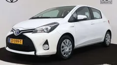 Wit Gebruikt 2017 Toyota Yaris Hybrid Trend Hatchback | € 14.445 (Eerlijke prijs)