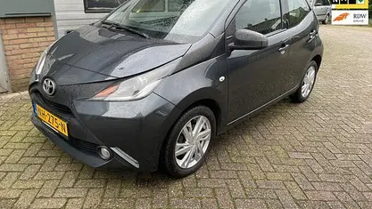 Grijs Gebruikt 2017 Toyota Aygo Hatchback | € 7.900 (Eerlijke prijs)