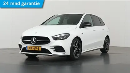 Wit Occasion 2020 Mercedes B250e AMG line MPV | € 26.850 (Eerlijke prijs)