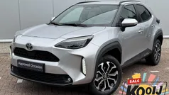 Grijs, metallic lak Gebruikt 2024 Toyota Yaris Cross Edition SUV | € 29.641 (Eerlijke prijs)