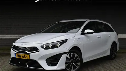 Wit Gebruikt 2022 Kia Ceed Hatchback | € 23.395 (Eerlijke prijs)