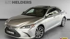 Grijs Gebruikt 2021 Lexus ES300H Luxury Line Sedan | € 36.950 (Goede deal)
