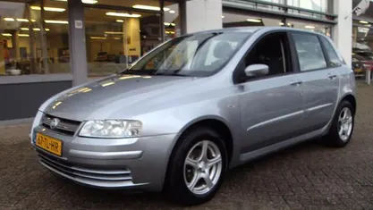 Grijs Gebruikt 2006 Fiat Stilo Dynamic Hatchback | € 2.750 (Eerlijke prijs)