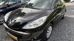 Zwart, metallic lak Gebruikt 2010 Peugeot 206+ Hatchback | € 2.750 (Eerlijke prijs)