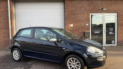 Blauw (metallic) Gebruikt 2011 Fiat Punto Evo Dynamic Hatchback | € 3.499 (Eerlijke prijs)