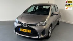 Bruin Gebruikt 2015 Toyota Yaris Style Hatchback | € 9.845 (Eerlijke prijs)