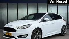 Wit Gebruikt 2018 Ford Focus ST-Line Hatchback | € 12.685 (Eerlijke prijs)
