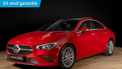 Rood Gebruikt 2023 Mercedes 180 Premium Sedan | € 35.450 (Eerlijke prijs)