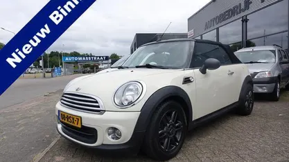 Wit Occasion 2011 Mini One Cabriolet Pepper Cabriolet | € 8.945 (Eerlijke prijs)