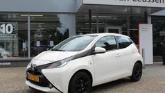 Wit Gebruikt 2016 Toyota Aygo X-play Hatchback | € 7.990 (Eerlijke prijs)