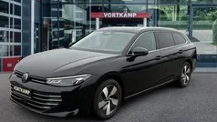 Zwart, metallic lak Gebruikt 2024 VW Passat Business Stationwagen | € 37.500 (Eerlijke prijs)