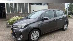 Grijs Gebruikt 2015 Toyota Yaris Hatchback | € 11.945 (Eerlijke prijs)