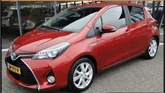Rood Gebruikt 2015 Toyota Yaris Hybrid Hatchback | € 12.945 (Eerlijke prijs)