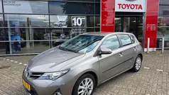 Bruin Gebruikt 2014 Toyota Auris Hatchback | € 11.549 (Eerlijke prijs)
