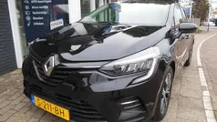 Gebruikt 2023 Renault Clio V Evolution Hatchback | € 15.850 (Eerlijke prijs)