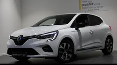 Wit Gebruikt 2022 Renault Clio V Evolution Hatchback | € 15.950 (Eerlijke prijs)