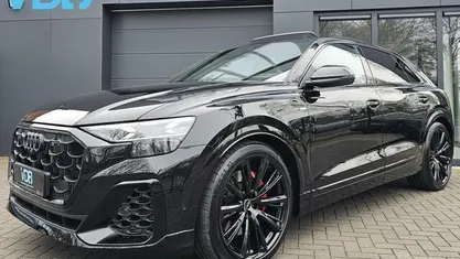 Nieuw Audi Q8 Competition 489 PK (359 kW) 2025 Zwart SUV