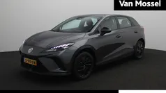 Grijs, metallic lak Gebruikt 2022 MG MG4 EV Hatchback | € 17.995 (Eerlijke prijs)