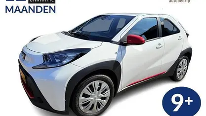 Wit Gebruikt 2024 Toyota Aygo Play Hatchback | € 19.950 (Super prijs)