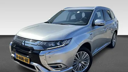 Gebruikt 2020 Mitsubishi Outlander P-HEV Intense SUV | € 21.930 (Goede deal)