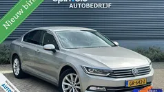Grijs Gebruikt 2015 VW Passat Highline Sedan | € 12.999 (Eerlijke prijs)