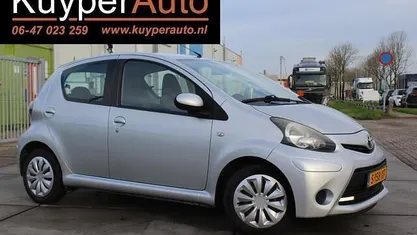 Occasion Toyota Aygo 68 PK (50 kW) 2014 Grijs Hatchback