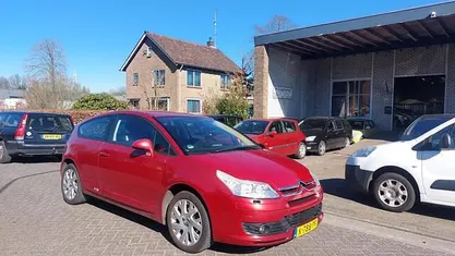 Rood Gebruikt 2006 Citroën C4 VTR Sport Coupé | € 999 (Eerlijke prijs)