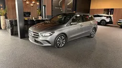 Grijs Gebruikt 2022 Mercedes B180 Business MPV | € 30.750 (Eerlijke prijs)