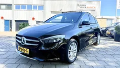 Zwart Gebruikt 2022 Mercedes B250e Premium Plus MPV | € 30.950 (Goede deal)