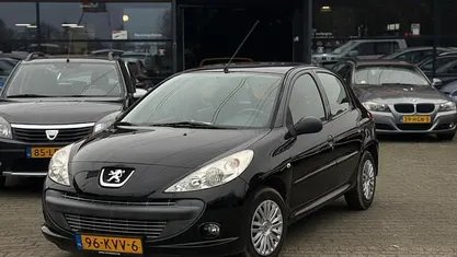 Zwart Occasion 2010 Peugeot 206+ Hatchback | € 1.949 (Eerlijke prijs)